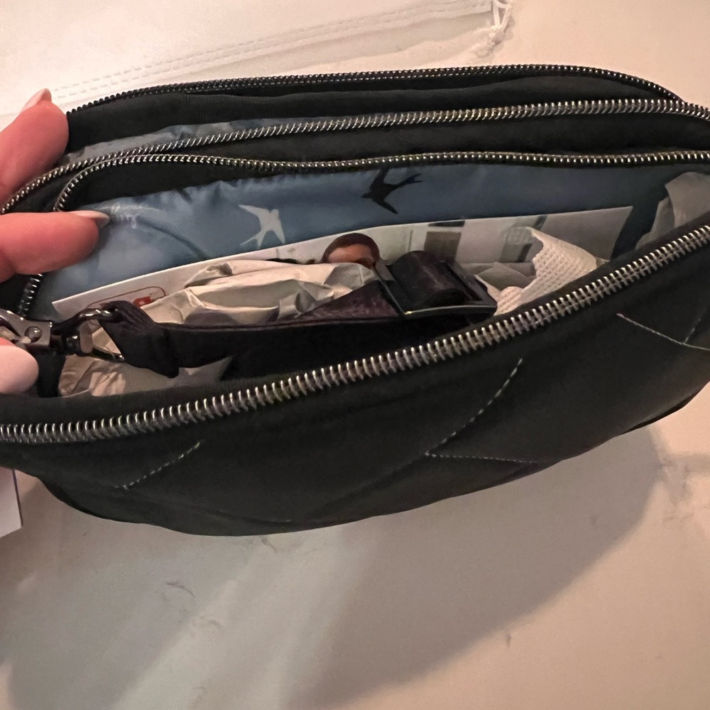 Brand new with tags black lug classic convertible crossbody coupe - Picture 7 of 7